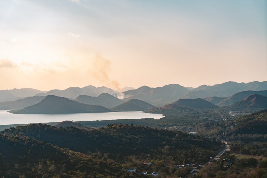 a scenic view of a lake and mountains.