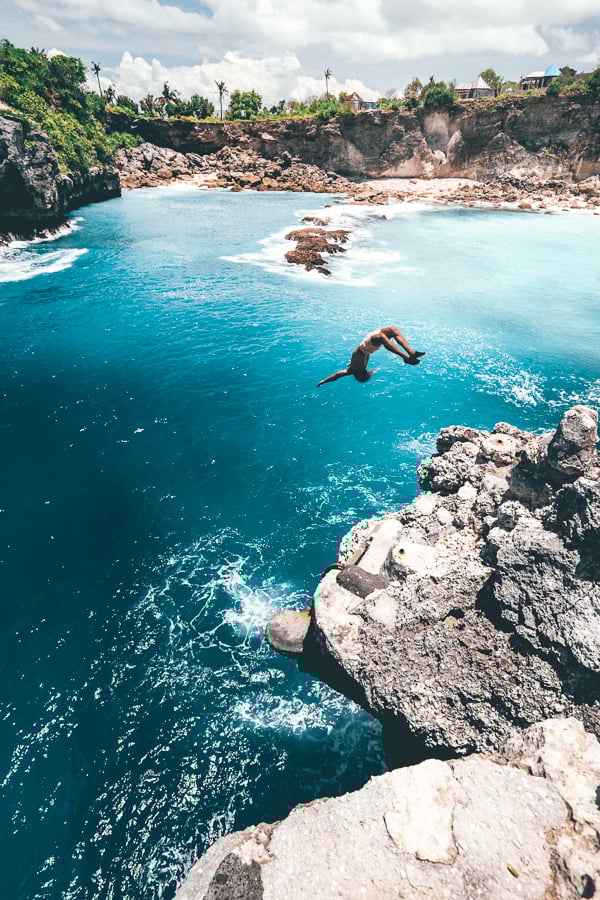 blue lagoon bali , nusa ceningan blue lagoon , blue lagoon indonesia, ceningan cliff ,nusa ceningan cliff jump ,blue lagoon cliff jump nusa ceningan,cliff jumping nusa ceningan, lembongan cliff jumping