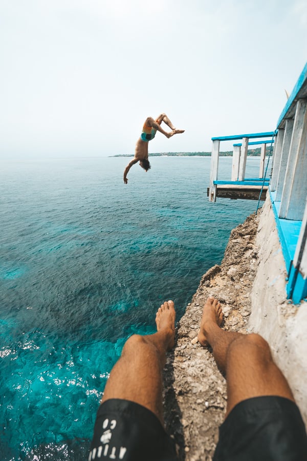mahana point, mahana beach, mahana point cliff jump, mahana point ceningan, mahana surf